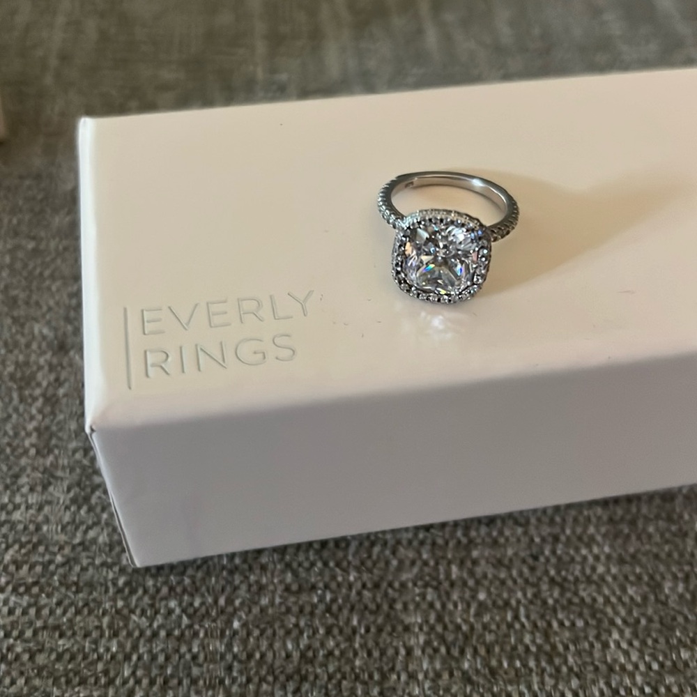 Everly Farrah ring